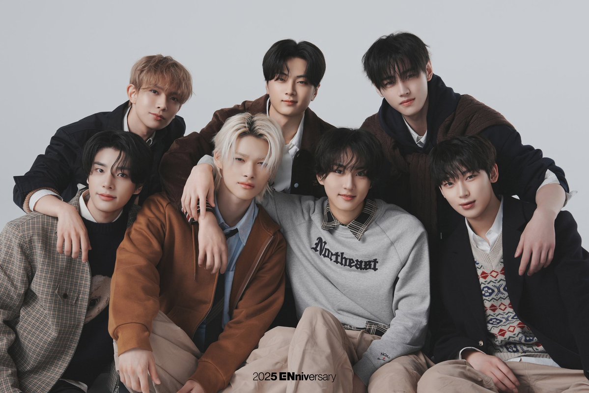 enhypen family photo 🍮🍁🤎