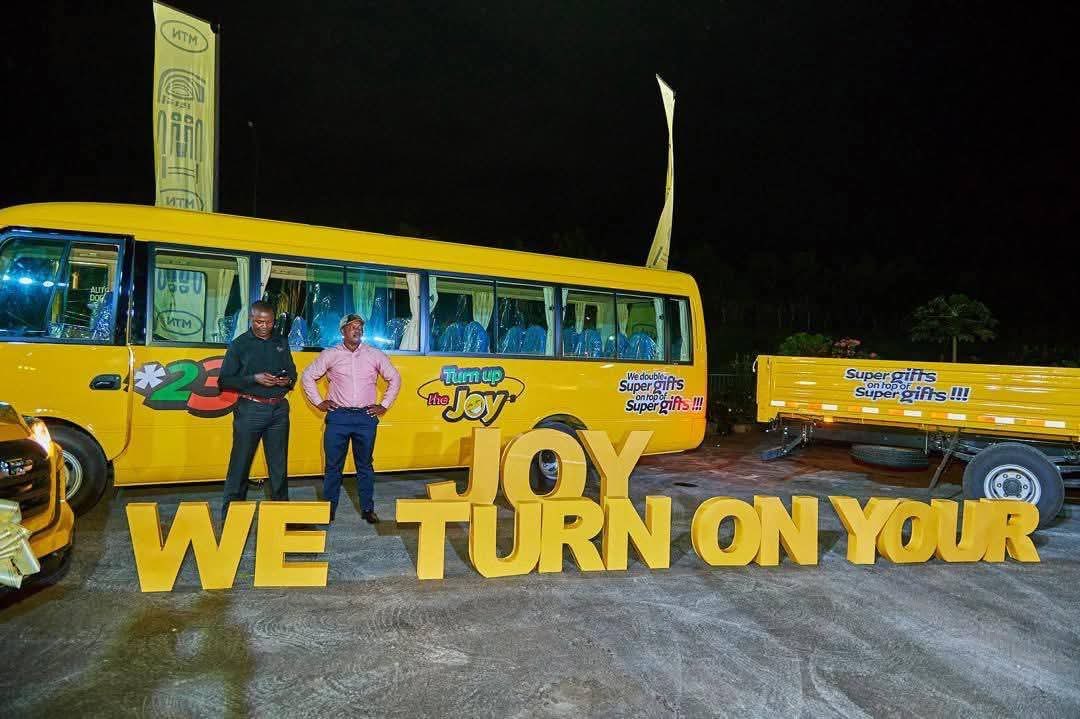 Bonne connexion ✅
Promo ✅
Cadeaux ✅
MTN a décidé de vous brancher à la joie avec des lots qui tombent comme la pluie de Douala 🌦️💛
 #BrancheLaJoie