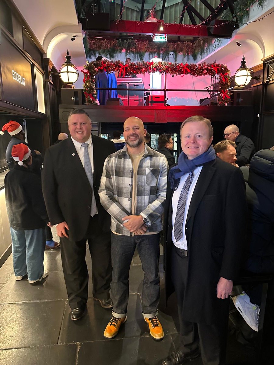 benjmurf's tweet image. Great to catch up with Matt Snell, the CEO of @boxpark, at BOXHALL City in the Liverpool Street Arcade.
Perfect venue for Christmas parties - check it out if you&apos;ve still not got anything booked. 🎄
benjaminmurphy.uk/2025/11/21/bis…