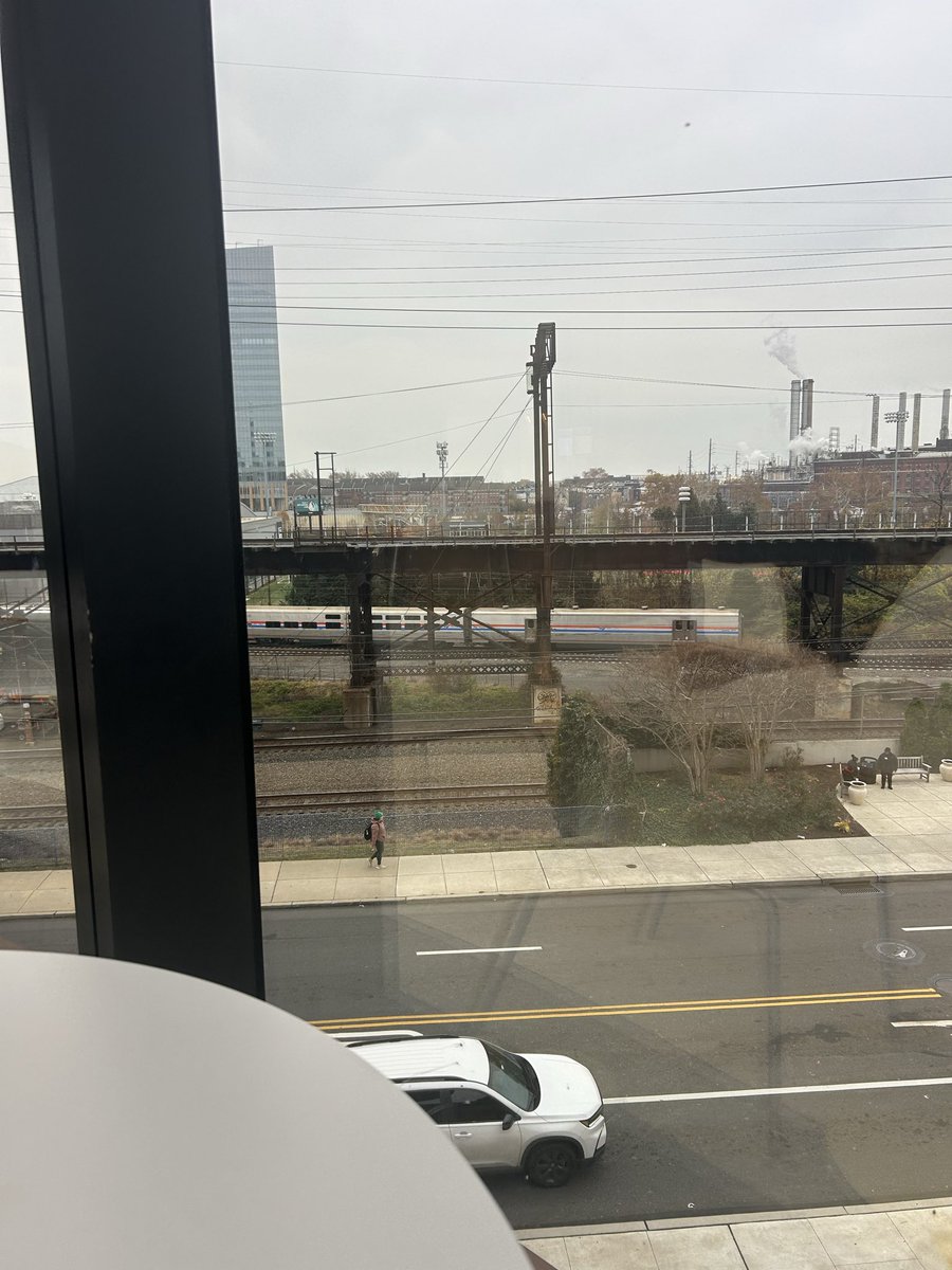jmbreen101's tweet photo. @Amtrak Silver Meteor (FL to NYP), coming into Philadelphia. How do I know? First, it’s consist has dining, bedroom and baggage; second it’s not Silver Star (thats temporarily combined with Capitol Limited (to make up the Floridian) due to construction in New York City) https://t.co/67Y5vQhJJx