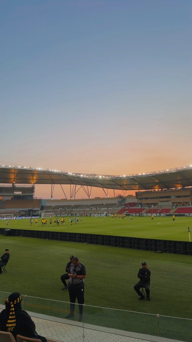 مثل الظل انا بتبعك 💛