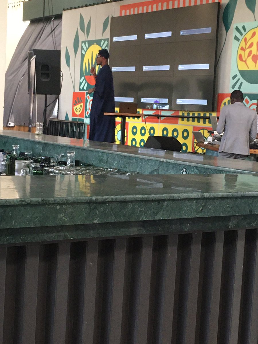 Mikepeace981's tweet image. An insightful session from Gino, spewing knowledge on the Iota identity and how it empowers digital trust.
#IotaNairobiMeetup #DecentrixAfrica
#IOTA