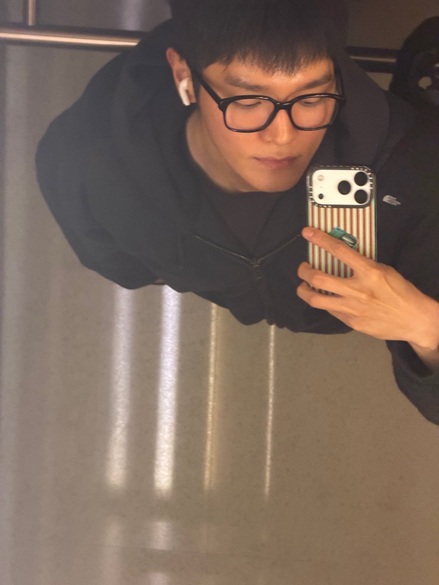 jaemluyong's tweet image. sekalinya buka x lgsg dikasih pap ganteng AAAA KANGEN BGT 😭😭😭