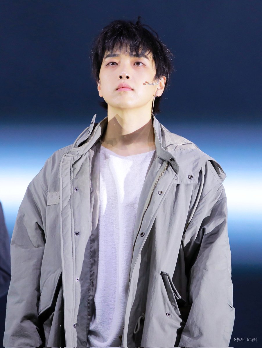 251121 뮤지컬 데스노트 커튼콜

💚

#B1A4 #산들 #삼돌 #SANDEUL
#뮤지컬데스노트 #데스노트 #들엘