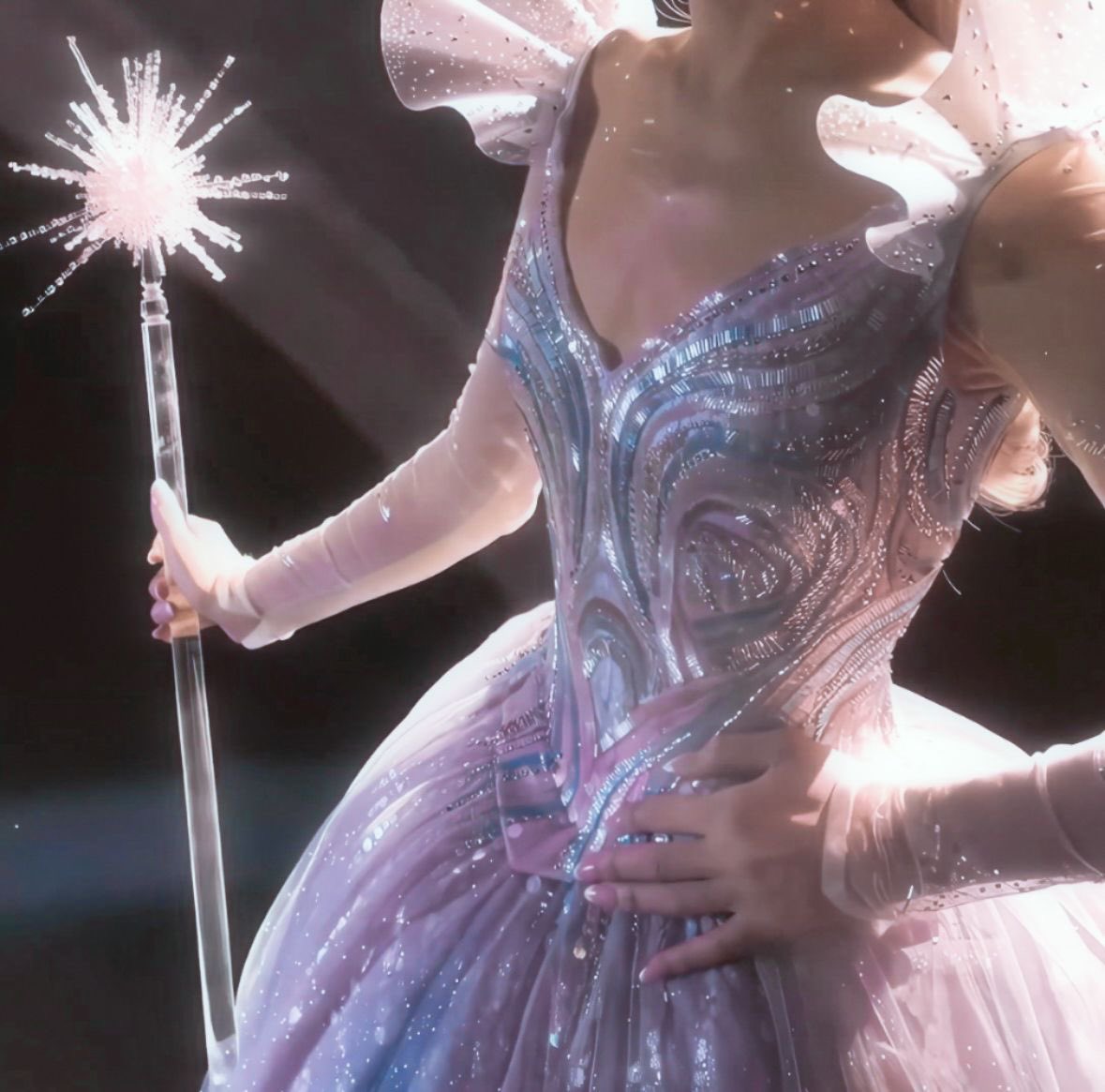honeymoonhan's tweet photo. goodbye glinda . ݁₊ ⊹ . ݁ ⟡ ݁ . ⊹ ₊ ݁. we love you https://t.co/SfFXJAZkf9