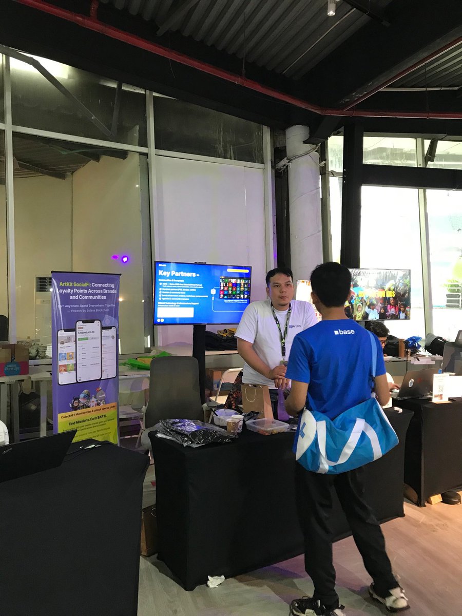 Artkit_art's tweet photo. We met a lot of people at the @SuperteamINDO event yesterday at Ganara Art FX, Sudirman, Jakarta. 

Many were enthusiastic about our loyalty system built on the #Solana blockchain. We can’t wait for the next test drive with everyone who showed interest. 

#CryptoMarket https://t.co/aniRbQFMKx