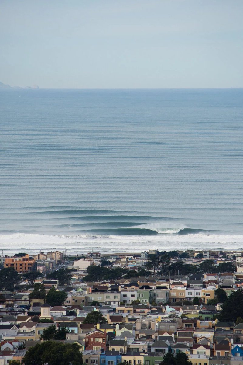 _ricburton's tweet image. Surf season in San Francisco 🌊