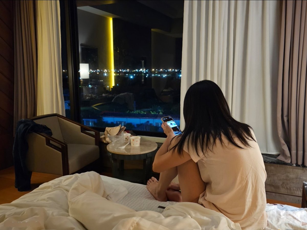 married couple tweet media