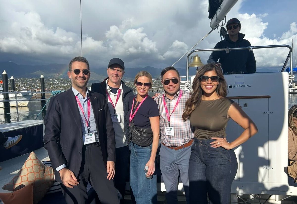 Spaceback Social Display tweet media