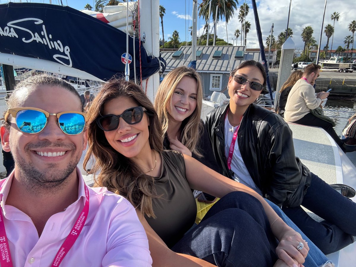 Spaceback Social Display tweet media