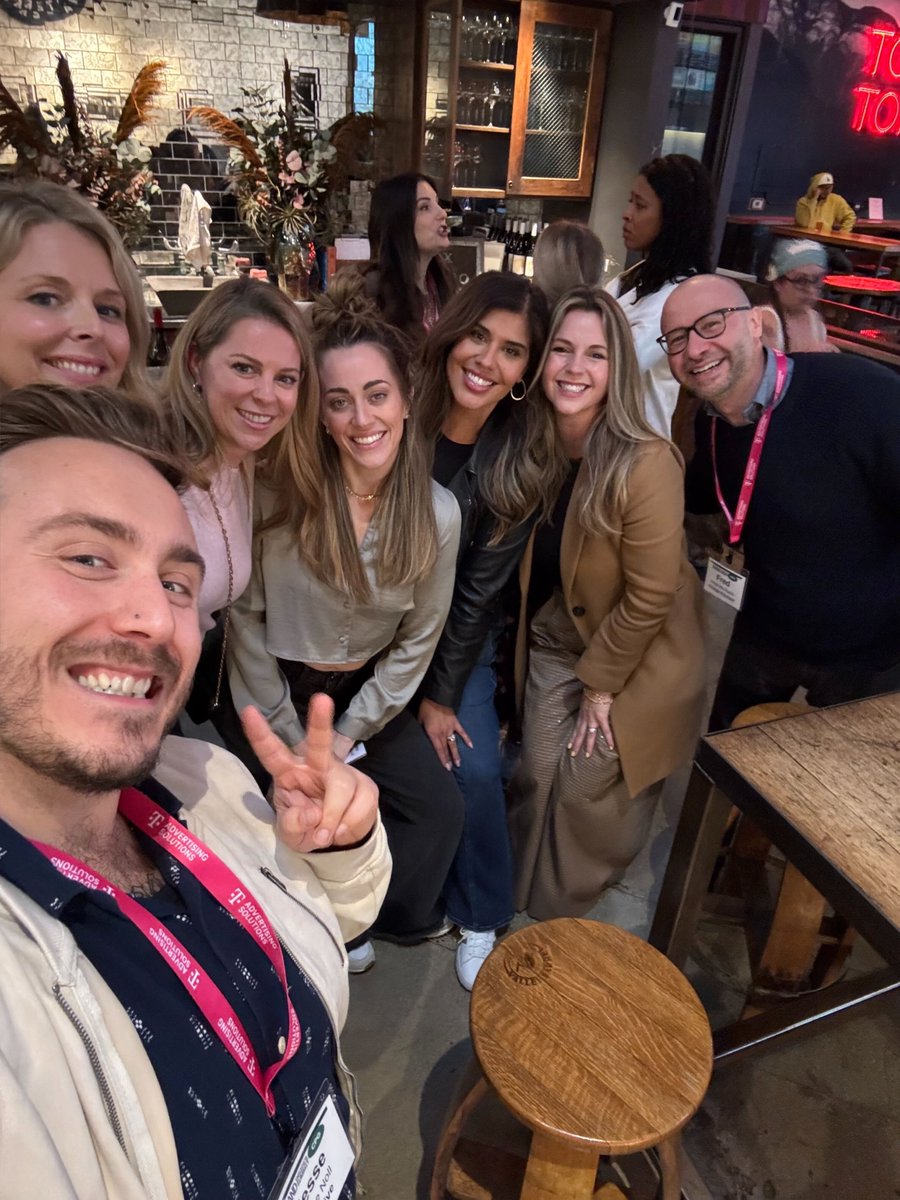 Spaceback Social Display tweet media