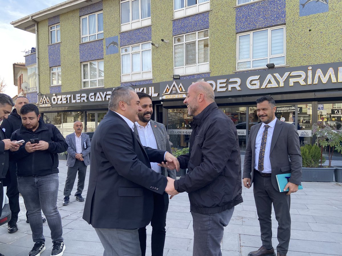 Keçiören’imiz için birlikteyiz, birlikte üretiyoruz.

Keçiören Belediye Başkanımız Sayın Dr. <a href="/OzarslanMesut/">Dr. Mesut Özarslan</a> ile birlikte Sanatoryum Caddesi’nde faaliyet gösteren esnafımızı ziyaret ederek talep ve beklentilerini yerinde dinledik.

Hemşehrilerimizin günlük yaşamını doğrudan