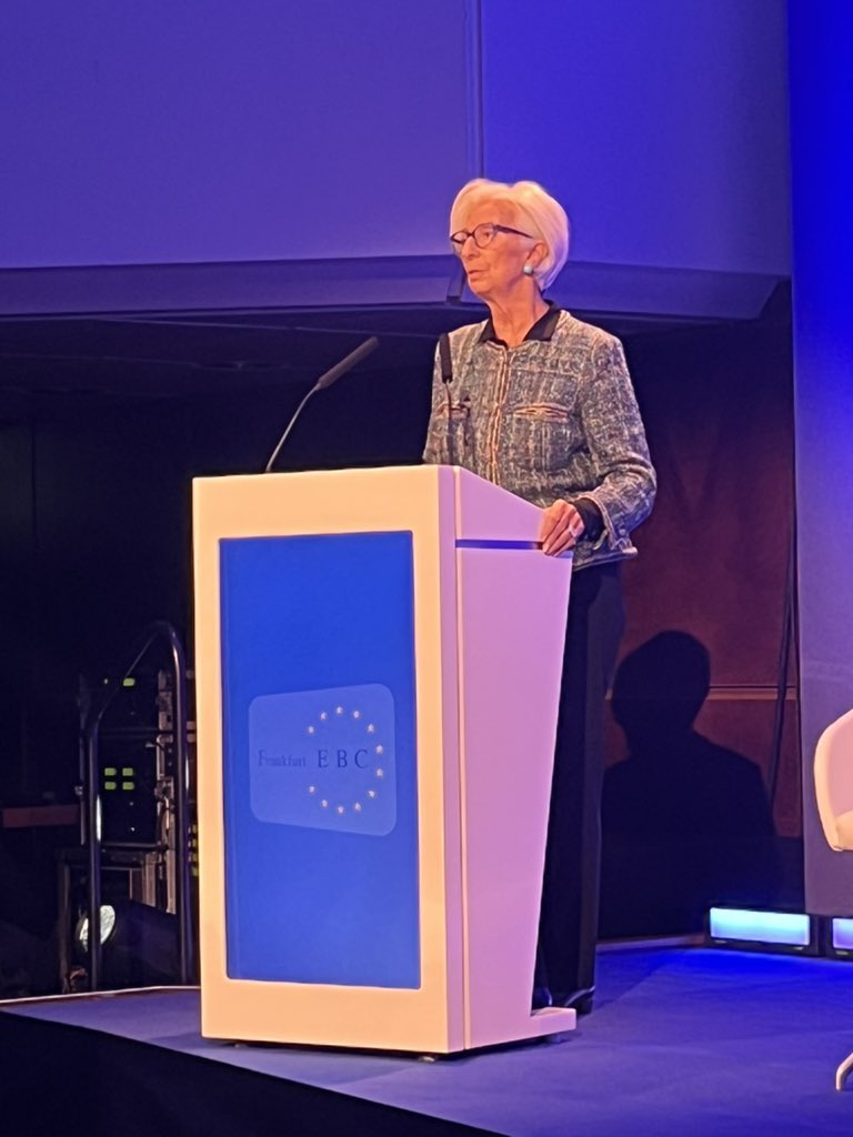 nicolabeerfdp's tweet image. Barriers in EU markets correspond to trade tariffs of 100% f services &amp;amp; 65% for goods =&amp;gt; urgent to act:
🔵simplification
🔵mutual recognition
🔵qualified majority voting
@Lagarde summed up how to act fast &amp;amp; decisive with all privat &amp;amp; public actors to lead future #EBC