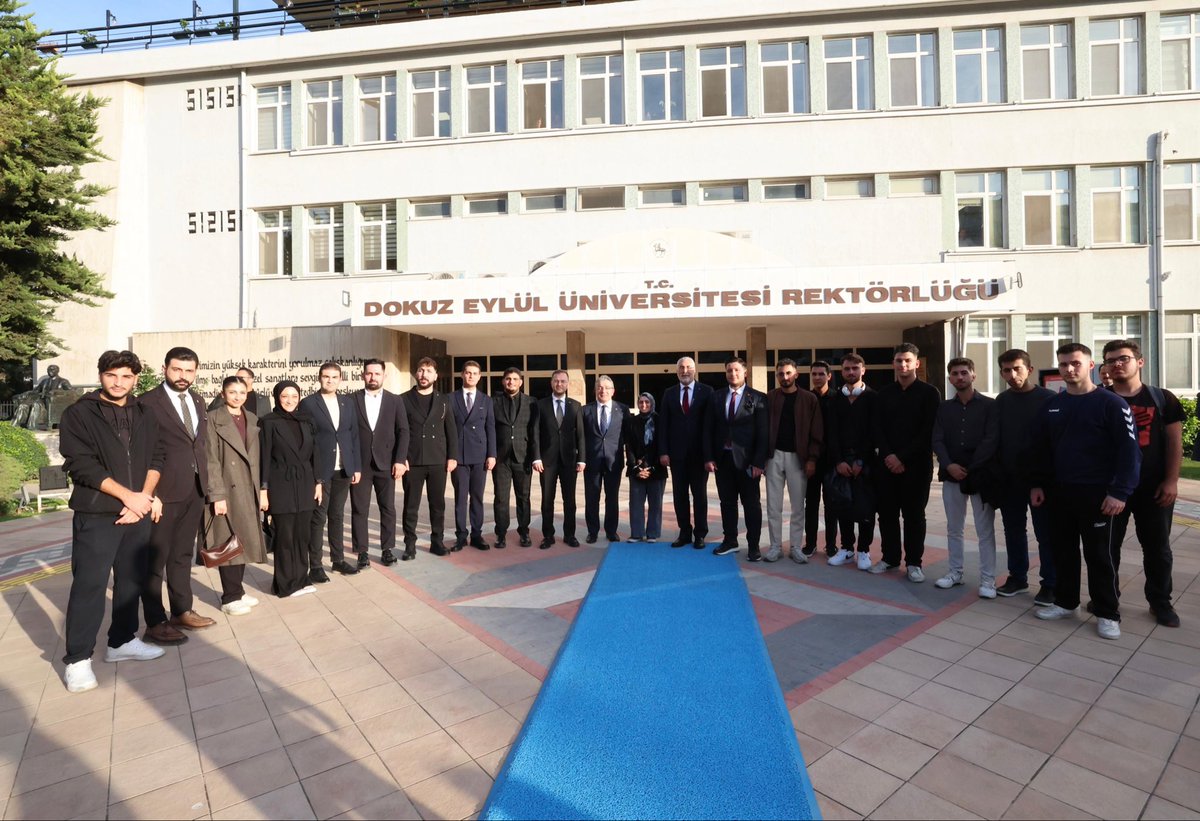 Çalışma ve Sosyal Güvenlik Bakanımız Sayın Prof. Dr. <a href="/isikhanvedat/">Prof. Dr. Vedat Işıkhan</a>, Dokuz Eylül Üniversitesi’nde düzenlenen İŞKUR Gençlik Buluşması’na katıldı.

#İşingeleceği
#İştekazananyeninesil
