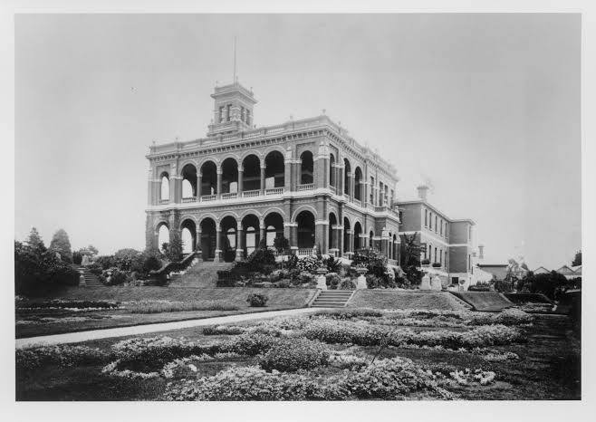 AncientsRback's tweet photo. You can tell when a building is from another era and was built by another civilization or people when you see that it was built in a year and is made of bricks.
Kew, Vic. Australia
#tartaria #tech #history #blackandwhite #founded https://t.co/JhgnLIHiWx