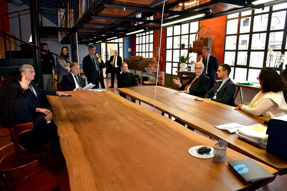 ConsLomb's tweet photo. Medaglia “Gio Ponti” a #SintecoImpianti, eccellenza lombarda nel mondo
@FedericoRomani0 e #MicheleSchiavi in visita a sedi Sesto San Giovanni e Monza dell’azienda, leader mondiale nell'ingegneria impiantistica industria #alimentare
Leggi https://t.co/rry6aiEJ17
@RegLombardia https://t.co/jsP5tEP0MH