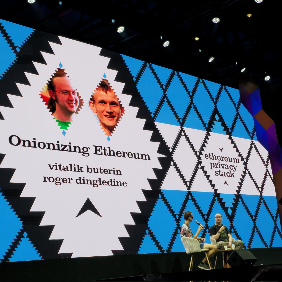 VeroCEG's tweet image. Roger is explaining the audience what is #Tor, and the need for privacy options  with application and network layers designed for  user control on privacy. #onionizing_ethereum @web3privacy @EFDevcon