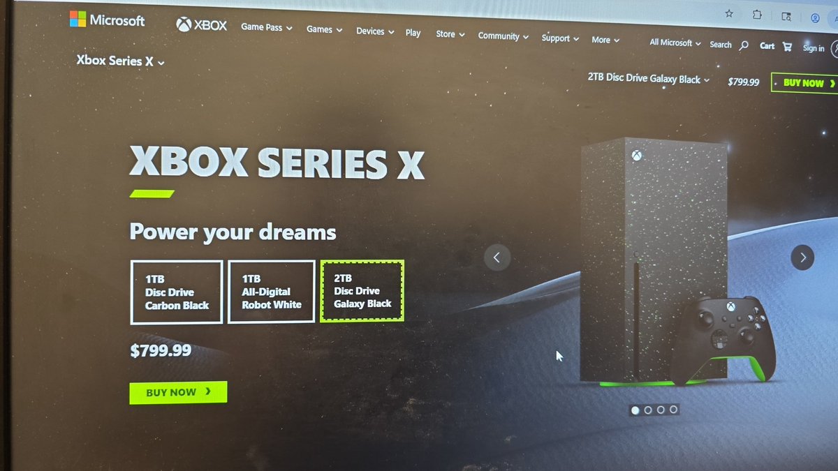 No se si es la desconexion que llevo de todo pero en que momento #XboxSeriesX se puso a costar 649$ no costaba 499$?