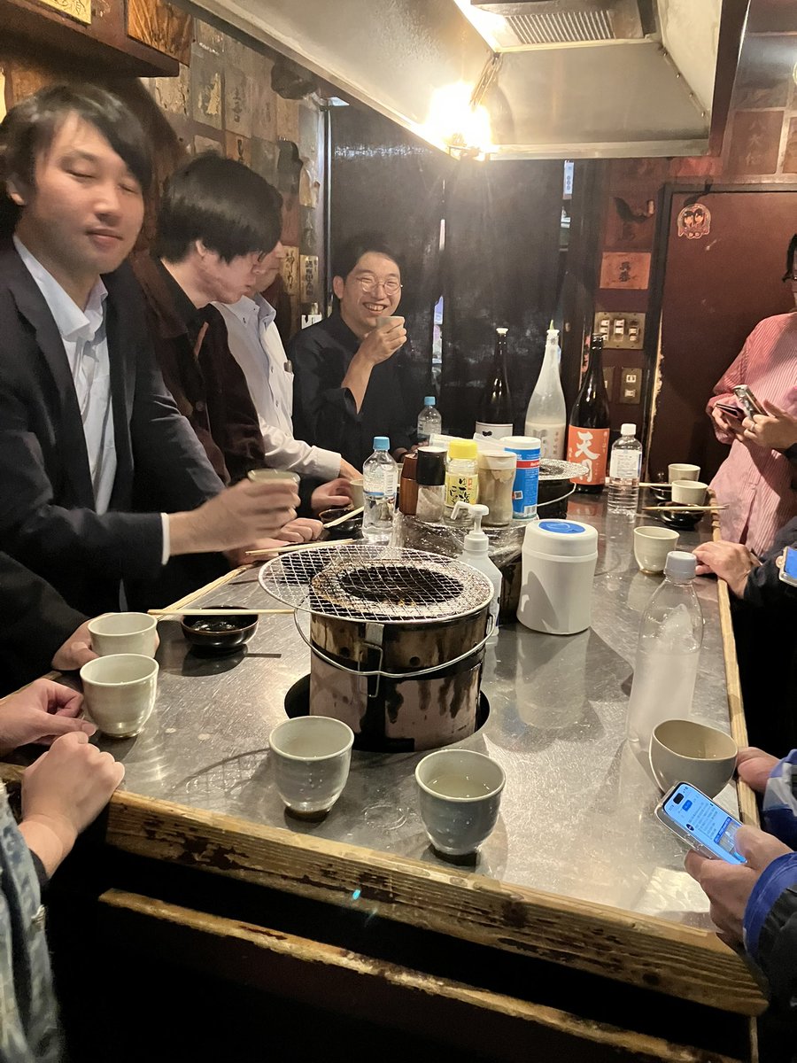 以前から知り合いで神田で立ち飲みした人の息子さんが勤め先でインターンしてた。世間は狭いっすね！🤣🤣🤣