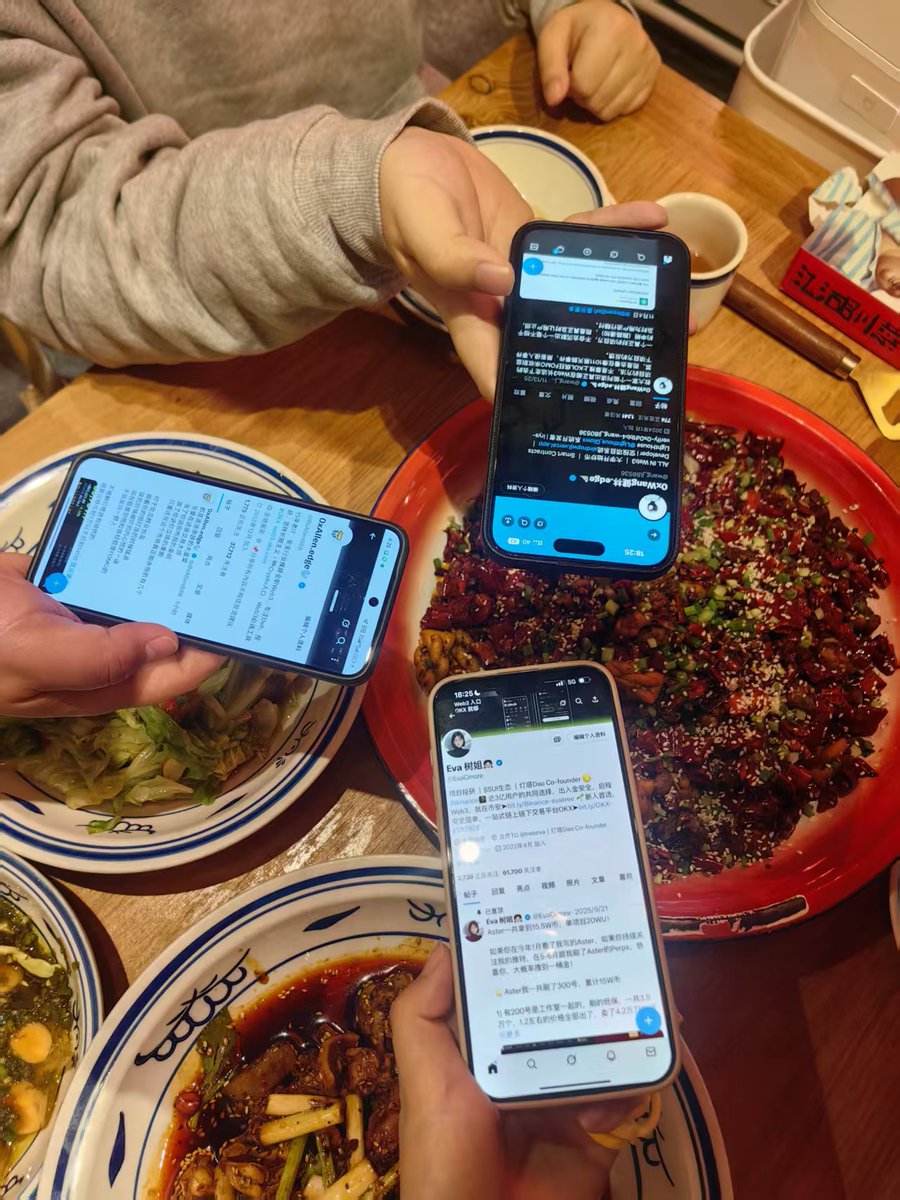 EvaCmore's tweet image. 灯塔Dao小聚

终于见了灯塔Dao的首席科学家健林 @wang_jl80536

灯塔的产品设计，主要是健林、Allen @0xAllen888 ，他们都在大厂上过班，原来服务的都是西门子、华为、国家电网、中国银行等这些头部的客户。

灯塔Dao走到今天，这套系统贡献值拉满，到现在一直在不停的更新中...…