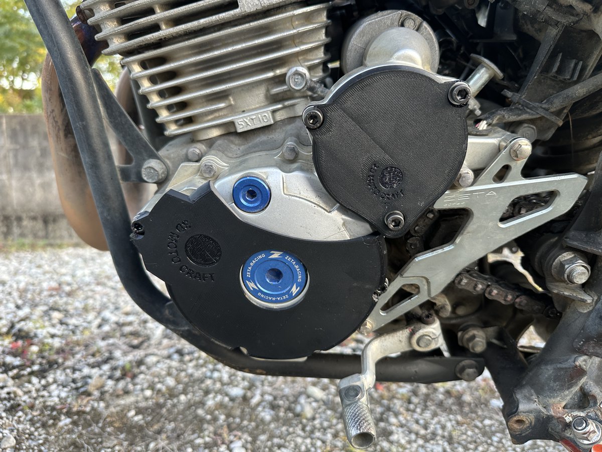 3D_moto_craft's tweet photo. 【予約販売開始】
セロー250/トリッカー　エンジンカバー プロテクター ネジ止め仕様
初期ロット数：7個

制作完了しましたので、予約販売を行います。

※こちらの商品は予約商品の為、11/26(水)以降の発送となります。

#セロー250
#serow250

▼商品はこちら
https://t.co/mnMBOzIs61 https://t.co/ODP6S2lIMN