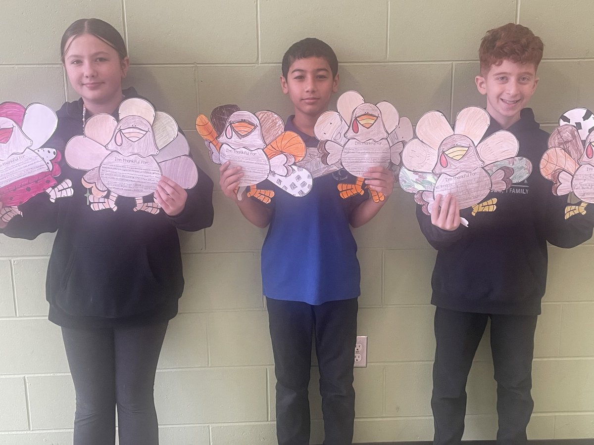 💚 P2 Spotlight: Gratitude in Eighth Grade! 💚

Students created adorable turkeys, each with a personal note to thank staff members and administrators for all they do and to wish them a Happy Thanksgiving! 💚🐾 

#PositivityInAction