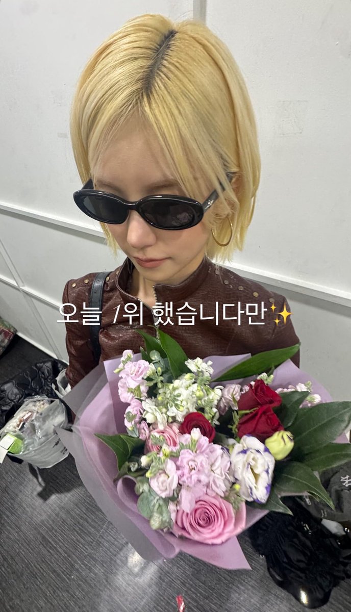 129x526's tweet photo. 251121 🦊 인스타 스토리

연하가 찍어준 사진으로 스토리 올린 연상 https://t.co/R5UrDNEOO5
