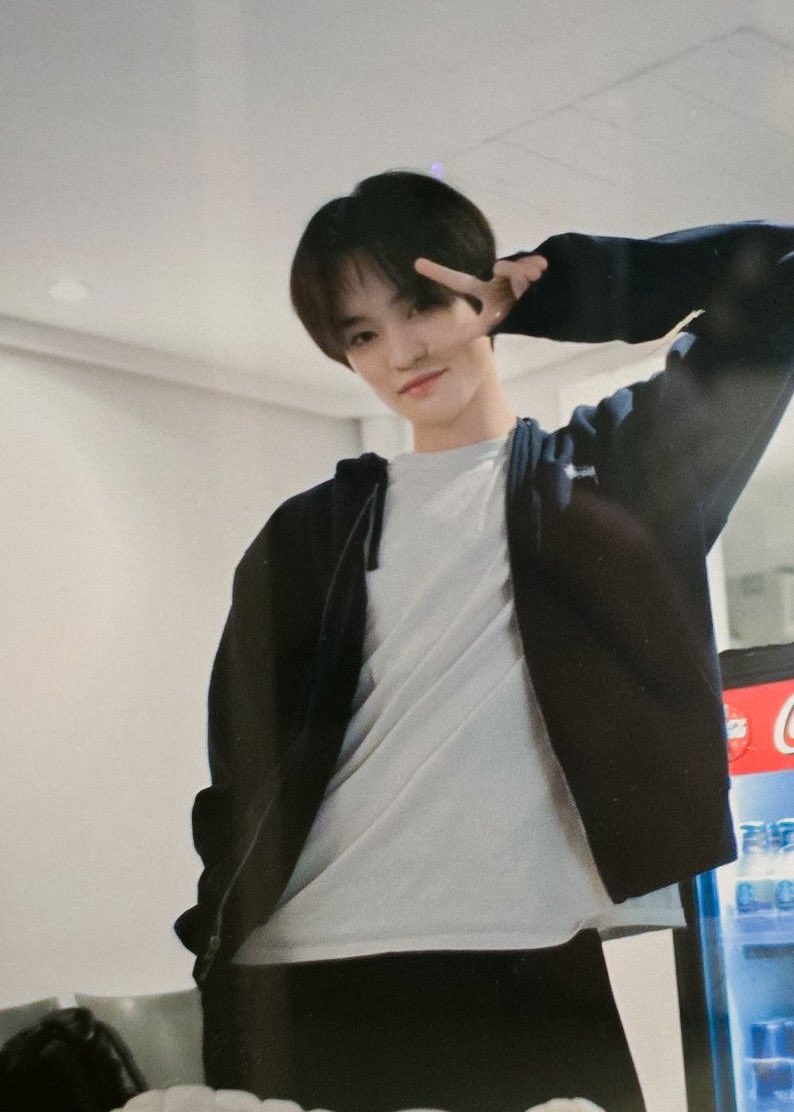 aml_chenle's tweet photo. Curious Cat Chenle Day
#천러선배_24번째생일_축하해로 
#LucidStarCHENLEDay https://t.co/EAAryCS8Kt