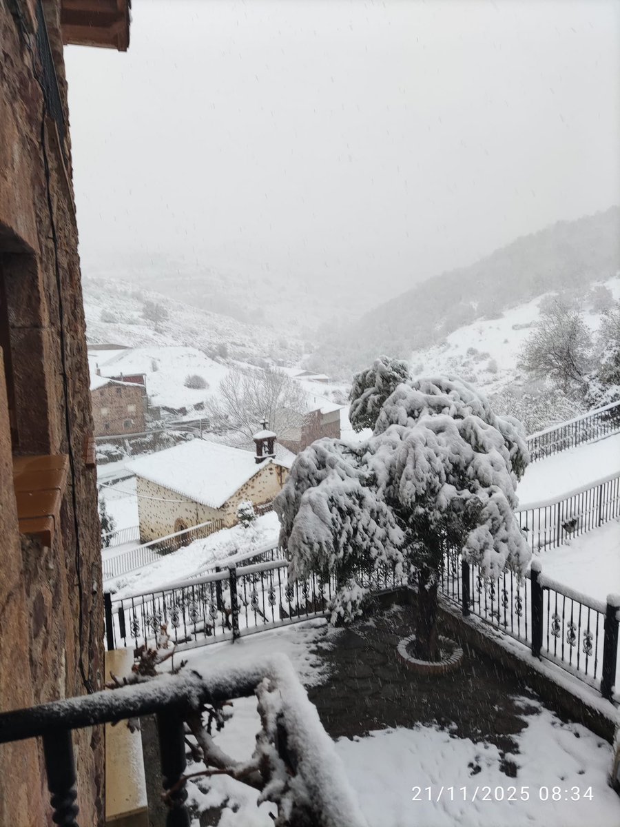 lariojaMeteo's tweet photo. Preciosa estampa ❄️❄️desde #Pinillos #LaRioja este 21 de noviembre.

Gracias Marta Fernández 📸👌 https://t.co/K2urwWx4Uf