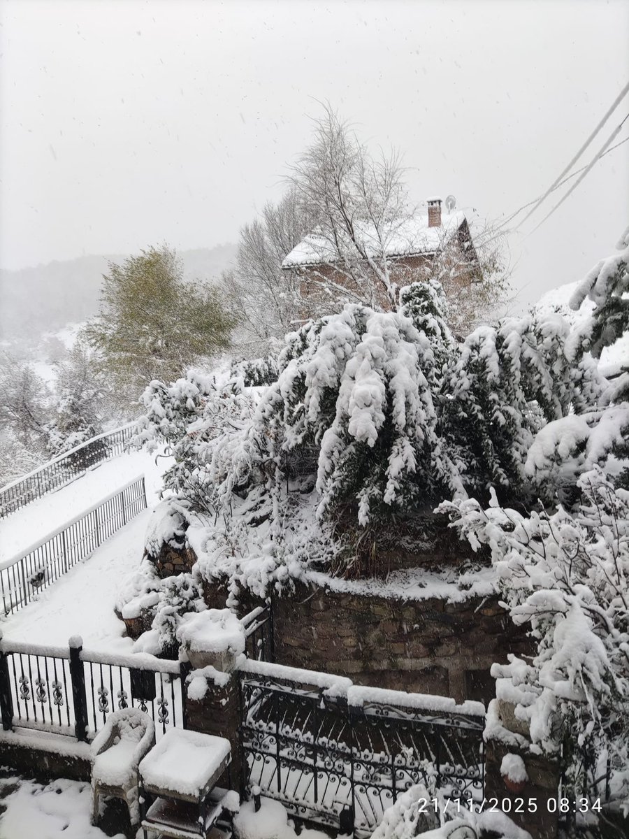 lariojaMeteo's tweet photo. Preciosa estampa ❄️❄️desde #Pinillos #LaRioja este 21 de noviembre.

Gracias Marta Fernández 📸👌 https://t.co/K2urwWx4Uf
