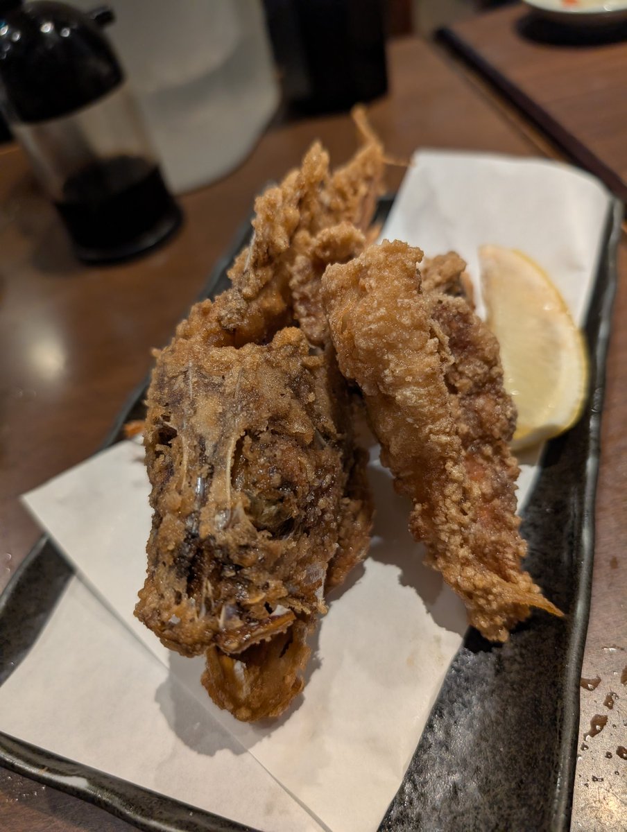 BlueHeartsUWS's tweet photo. My favorite #葉菜酒家 last night for Japanese seafood treats!
#Uekanda #Tokyo
Battered and deep fried #Nodoguro also known as blackthroat seaperch or rosy seabass. I mean, a total melt in your mouth experience.
#のどぐろ唐揚げ https://t.co/3UmMJ9yZsk