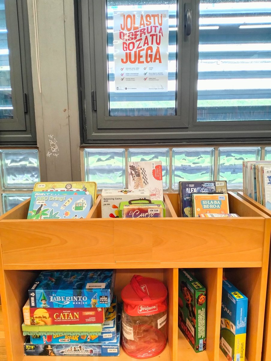 Merliburu's tweet image. Estrenamos sección en #EgiaLiburutegia!n sail berria estreinatzen dugu.
¡Préstamo de juegos de mesa para el nene y la nena!
Etxean jolasean, mahaian naiz lurrean!