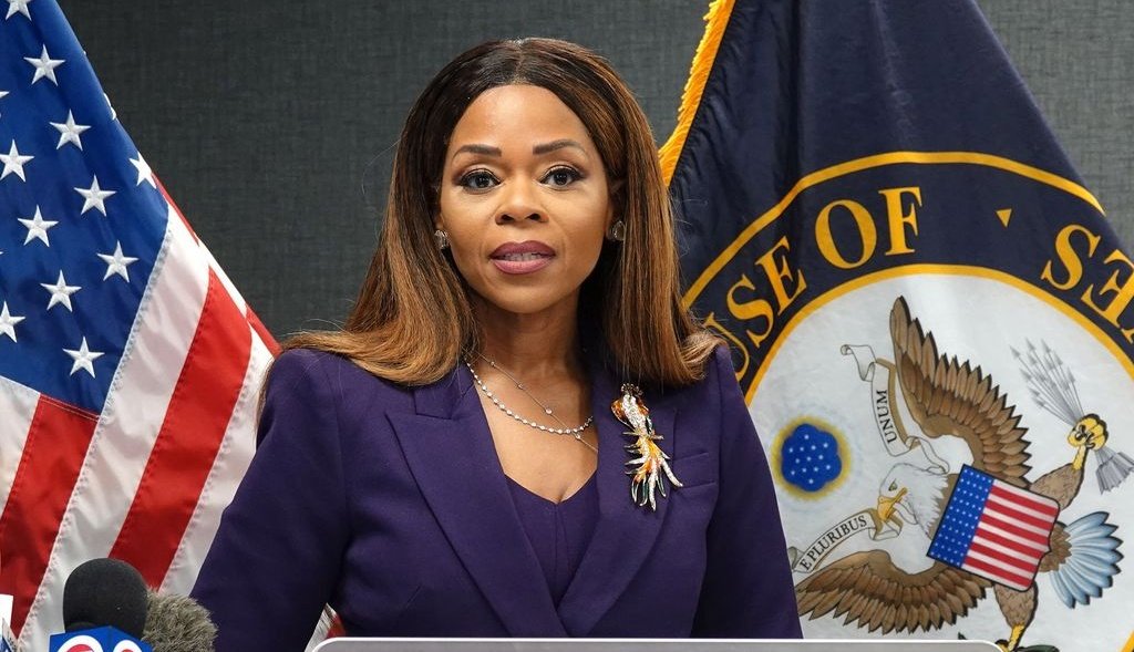 La représentante américaine Sheila Cherfilus McCormick, originaire d'Haïti, a été inculpée pour détournement de 5 millions de dollars de fonds fédéraux, blanchiment d’argent via des prête-noms et production d’une fausse déclaration de revenus, selon le ministère de la Justice.