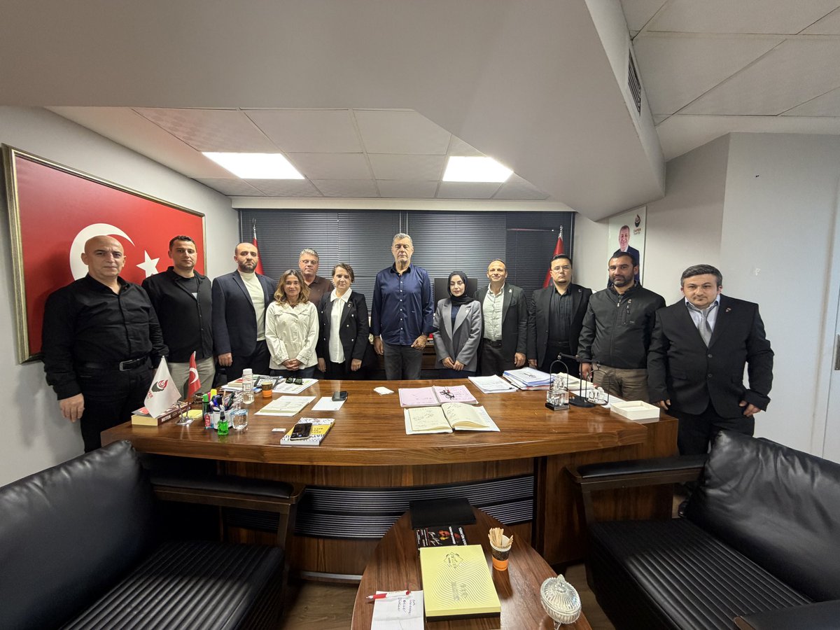 Eyüpsultan İlçe Başkanımız Sayın İlker Kamil Faki ve kıymetli yönetimi, Eyüpsultan İlçe Kongremizin ardından İl Başkanlığımızı ziyaret ettiler. Nazik ziyaretleri için teşekkür eder, başarılar dileriz.
<a href="/umitozdag/">Ümit Özdağ</a> <a href="/zaferpartisi/">Zafer Partisi</a> <a href="/HakanAksit34/">Hakan Akşit</a> <a href="/ilkerfaki/">İlker FAKİ</a> <a href="/ZaferPartisiEyp/">Zafer Partisi Eyüpsultan İlçe Başkanlığı</a>