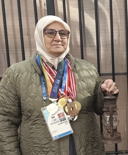 Oğlum Murat Çakır İstanbul Üniversitesi Endüstri Mühendisliği; F-16 lisanslı, milli sporcu. 
Cezaevine atıldıktan sonra da durmadı; İngilizce İktisat Fakültesini;
İlahiyat Fakültesini Arapça olarak bitirdi ve bir de üstüne hafızlık yaptı.
Böyle bir evladın adaletsizliğe mahkûm