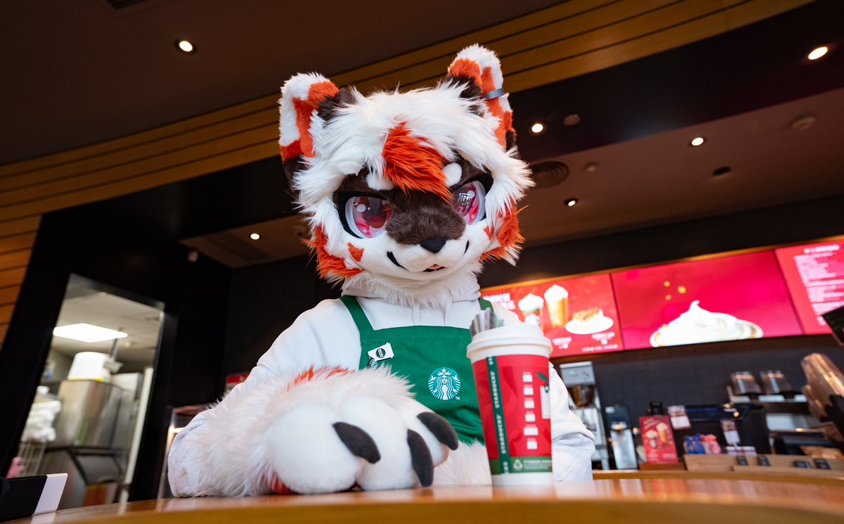saonick123's tweet image. #FursuitFriday 
小狼邀请你一起喝咖啡

📷：@Hiolet_OWO