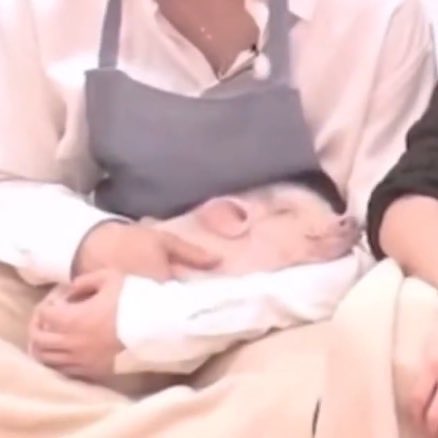 น้องหมุอุ้สนอนตักพี่หมุอุ้สฉะบายใจ 🫴🏻🐷💘