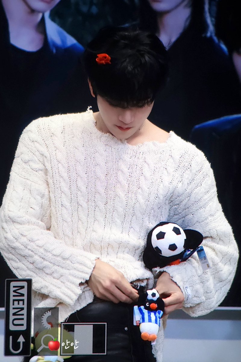 Junwoo_baby's tweet image. 251121 🐶👈🏻

#루네이트 #LUN8
#준우 #junwoo #쭈누 #深晙佑🐧