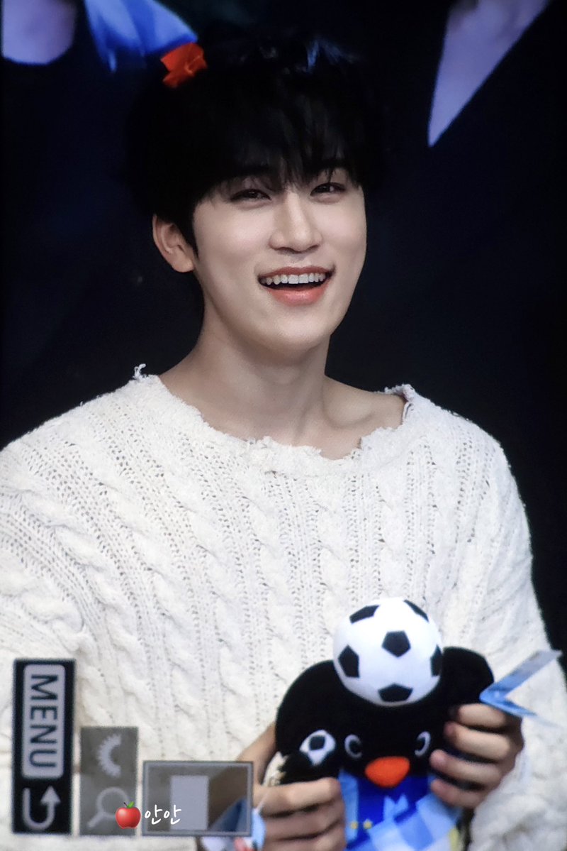 Junwoo_baby's tweet image. 251121 🐶👈🏻

#루네이트 #LUN8
#준우 #junwoo #쭈누 #深晙佑🐧