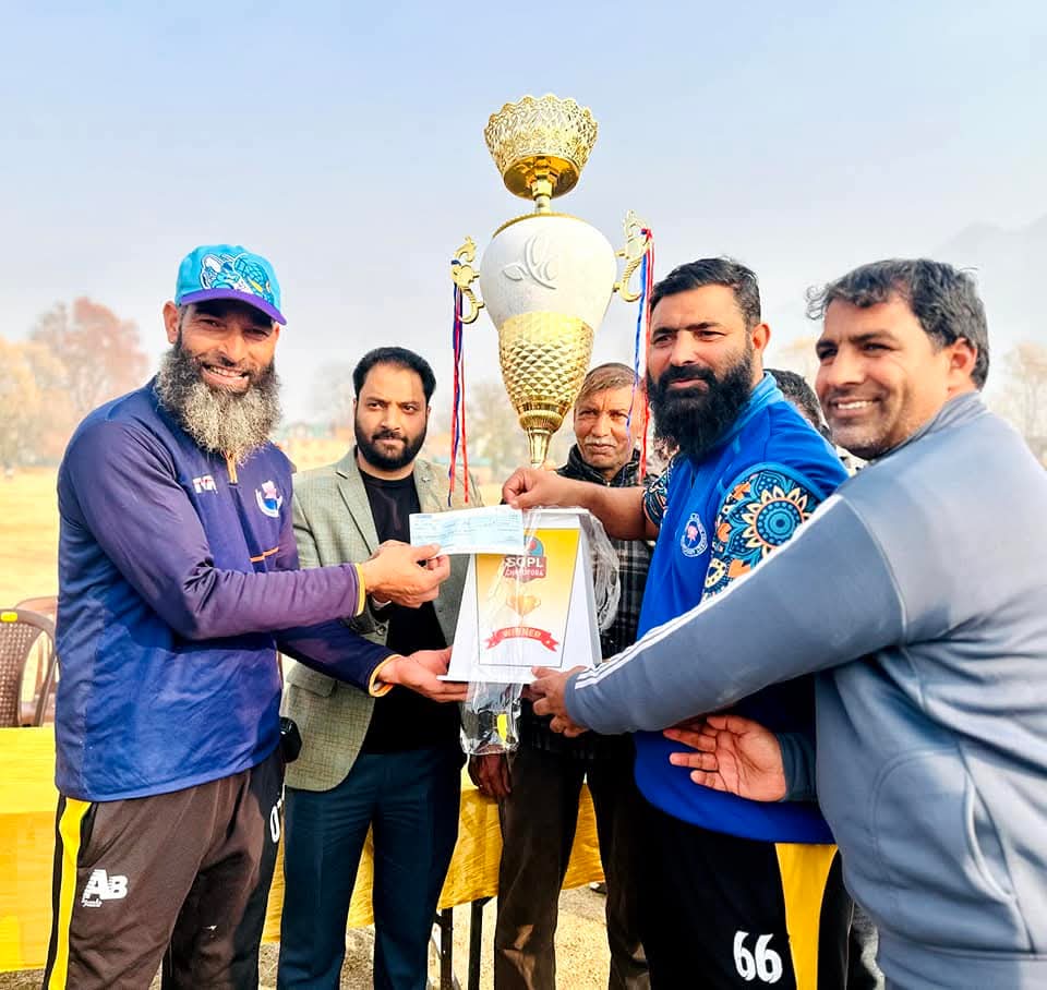 GilkarNazir's tweet image. As a Chief Guest of the tournament there are Some Glimpses from the Field. congratulations to all winners and participants .Congratulations to Team NAWAV ACES To become the Champions of Village League at Harwan Chandpora Srinagar.
##Individual brilliance wins a few games, untiy