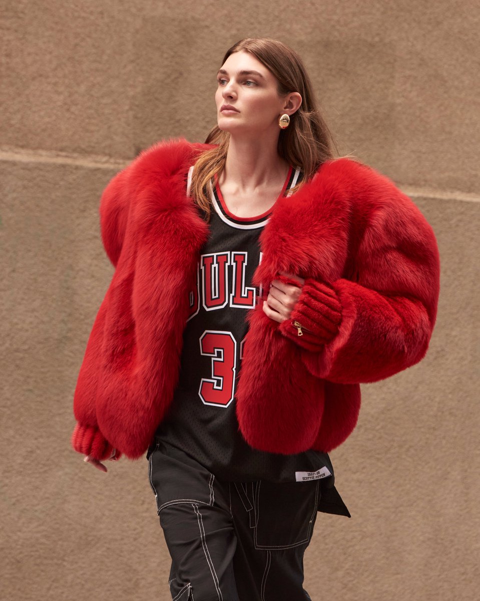 TheFurInsider's tweet image. It’s cold outside, and we’re dreaming of this red fox fur jacket. ❄️❤️

#FoxFur is one of the most voluminous natural furs—and it’s easily dyed into vibrant colors like this striking red.

📲 Follow @TheFurInsider for seasonal #styletips &amp;amp; the latest in #fur fashion trends.