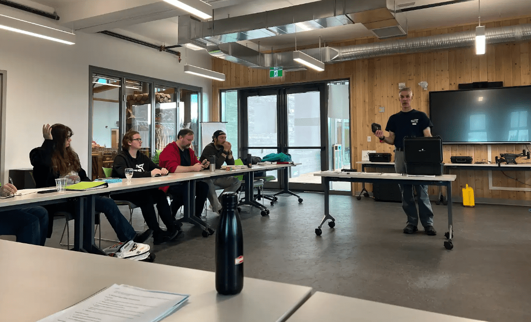 djirumor's tweet image. Métis Crossing in Alberta graduates its 2nd cohort of Métis Drone pilots, blending advanced drone skills with cultural knowledge.

These certified pilots are ready to boost emergency, environmental, and industrial missions across Canada. #IndigenousTech #DroneTraining

 (1/2)