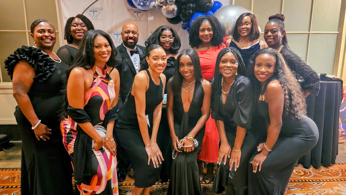 UNTHealth_TCOM's tweet image. We are so proud of TCOM second-year student Cheryl Obi, who received the C.V. Roman Memorial Scholarship at their recent society Gala. She is a volunteer coordinator for the Street Medicine Student Coalition, president of SNMA, and unity representative for the Class of 2028. 👏👏