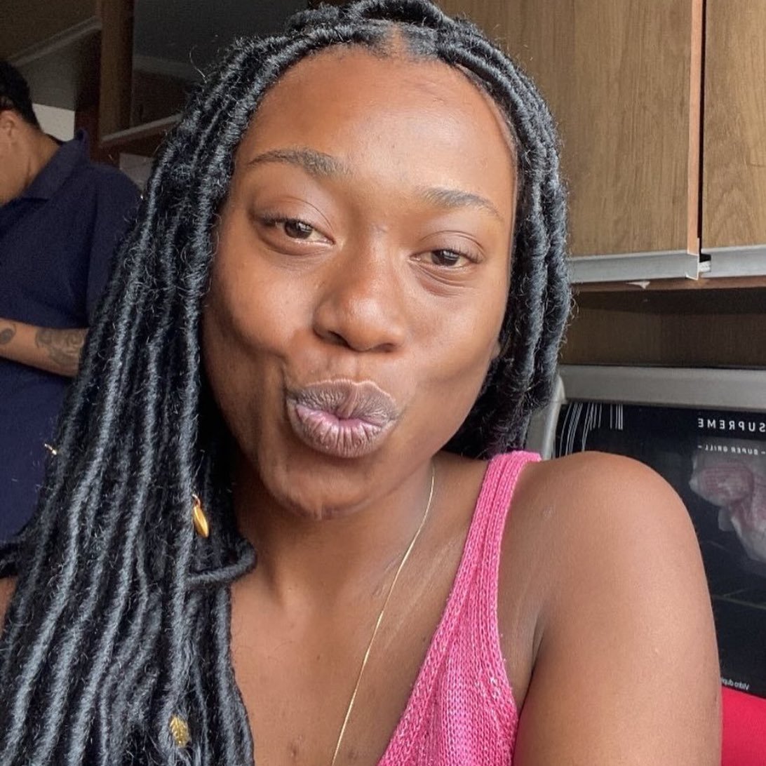 siteptbr's tweet image. Nicolly Martins sobre estar seguindo a Jojo Todynho:

“Não sou de seguir a manada, a Jojo é uma mulher negra que venceu na vida, vai se formar em direito.”