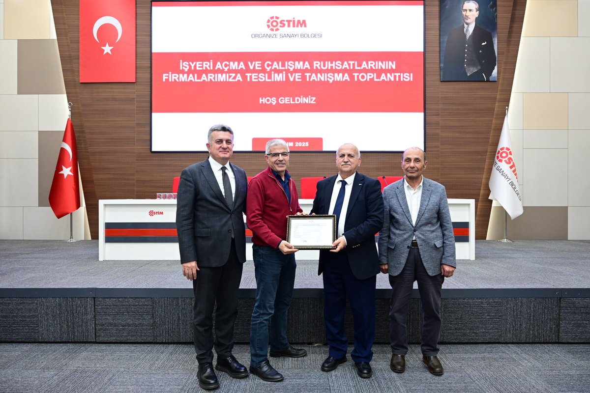 ostimosb's tweet image. OSTİM’de yeni iş yerlerini faaliyete alan girişimcilere, İş Yeri Açma ve Çalışma Ruhsatları takdim edildi.
Firmalara ruhsatları; OSTİM OSB Yönetim Kurulu Başkanı Orhan Aydın ve OSTİM OSB Bölge Müdürü Adem Arıcı tarafından takdim edildi. #OSTİM #sanayi #osb #teknoloji