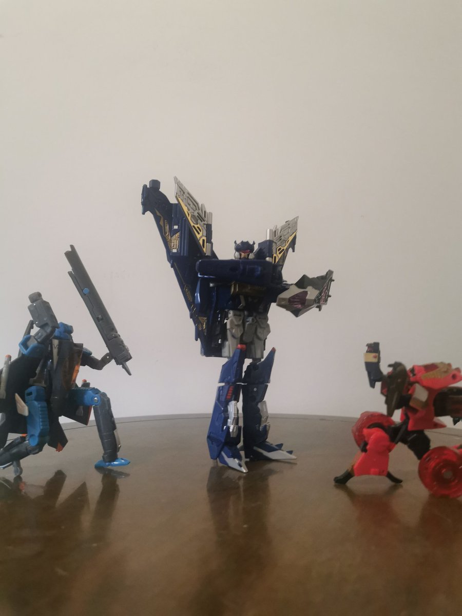 GALAXY. FORCE. SOUNDWAVE. 

After 3 years of bad luck, EASILY my most wanted figure is finally here! 

The lighting in my room doesn't do it justice, the added chrome details on the Galaxy Force version makes this a BEAUTIFUL figure 

I can't believe he's finally mine...