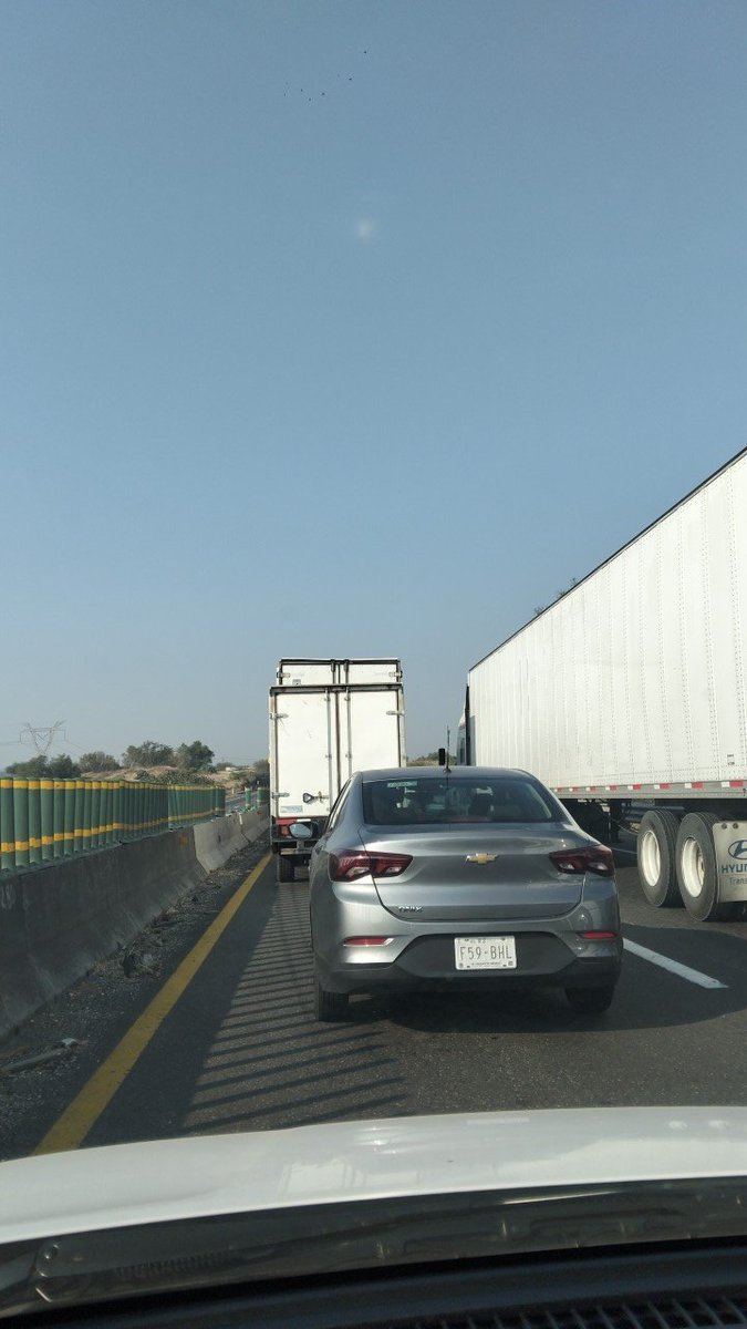 Rigel22's tweet photo. @arconorte Así se ve un carril liberado? Llevo 3 horas parado en el mismo lugar. https://t.co/3oUNxdop4b