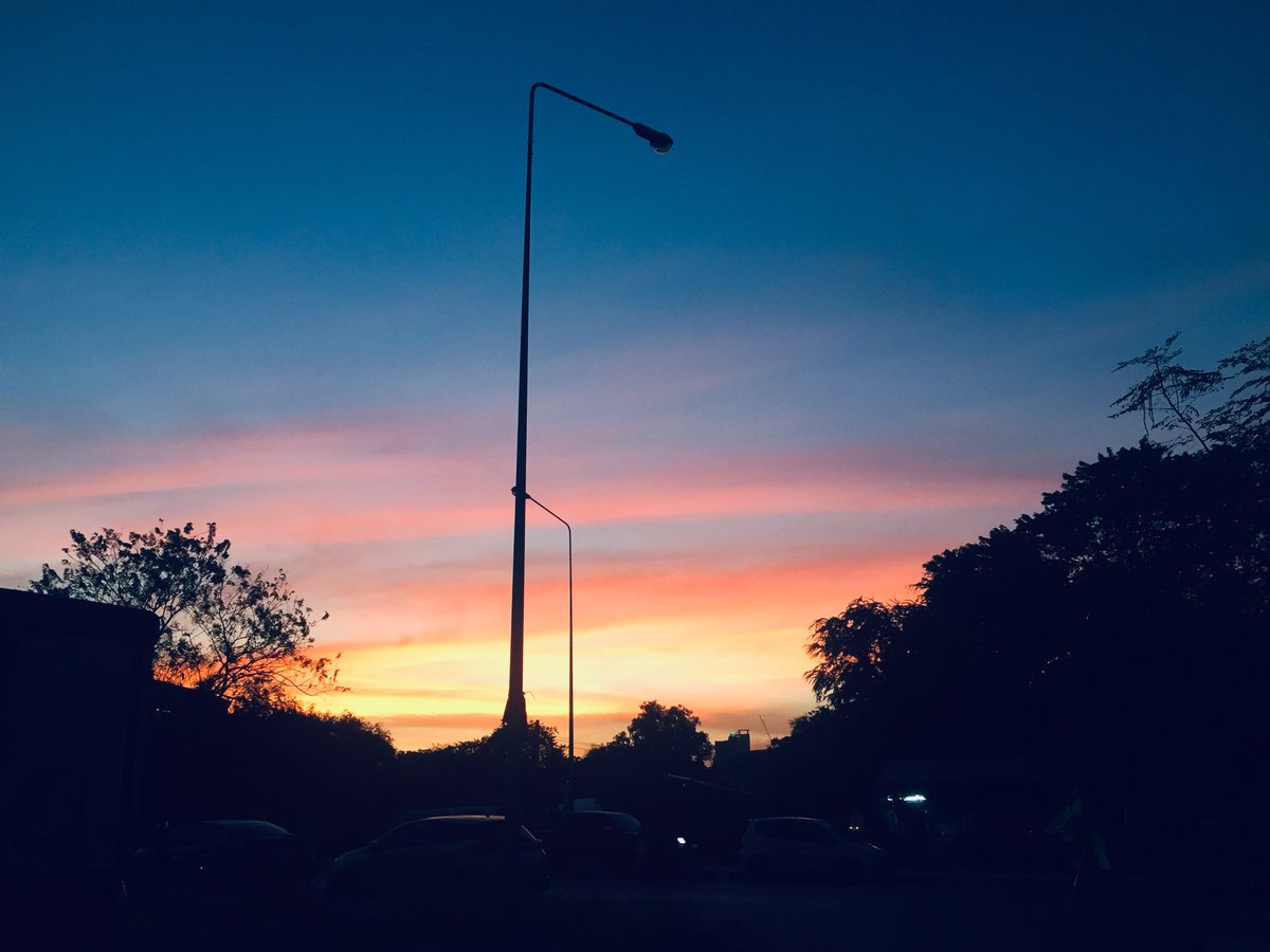 ชอบหน้าหนาวเพราะมีท้องฟ้าสวยๆไว้ฮีลใจ