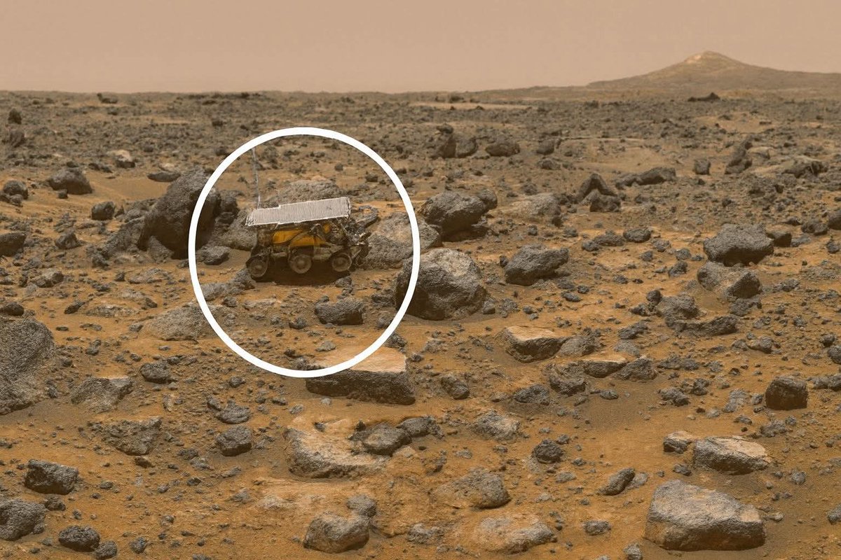 InterestingSci1's tweet image. Good Night 😴😴😴 
This object looks like a tiny rover on Mars, but NASA confirms that such shapes are usually just rock formations or debris from lander hardware. Mars’ harsh winds and lighting can make ordinary objects appear mechanical or artificial.”

#Mars #NASA #Spacex…