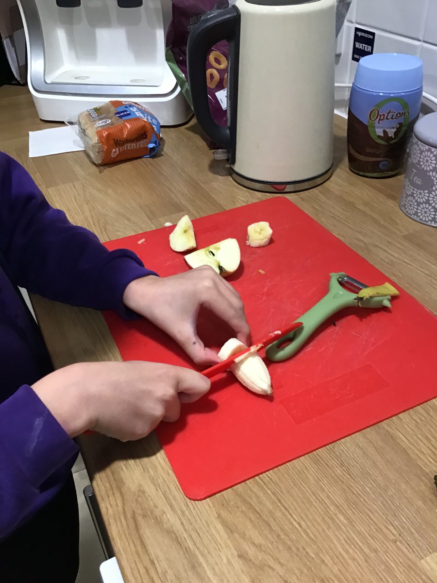 LindenCentreP2's tweet photo. Today in RLS we worked on our kitchen skills peeling and chopping fruit to make face. Our afternoon children won the most improved attendance and got the chance to have their PE lesson at the park. https://t.co/SBThpFmYqq